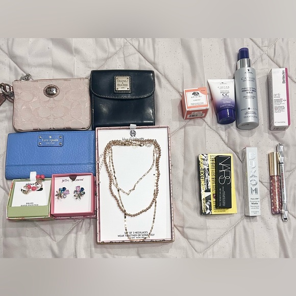 Fab Fun Finds! - Picture 1 of 7